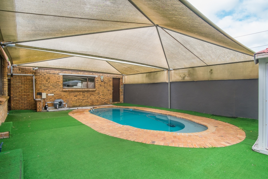 6 Bedroom Property for Sale in Kommetjie Western Cape